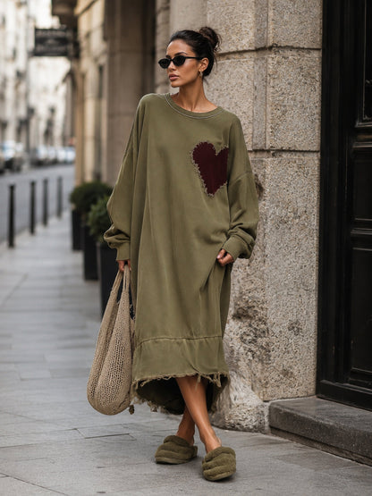 Oversized olijfgroene sweatshirtjurk voor dames met hartpatch – Relaxed casual midi-jurk